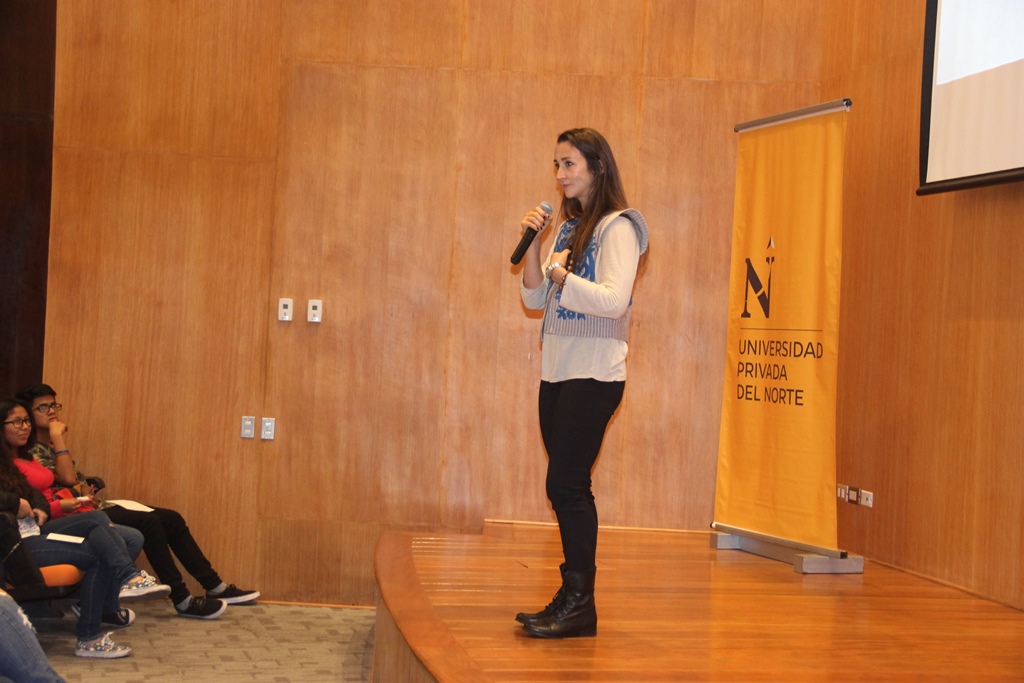 vania masías estudios generales