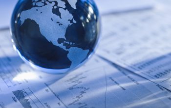 beneficios de estudiar negocios internacionales working adult