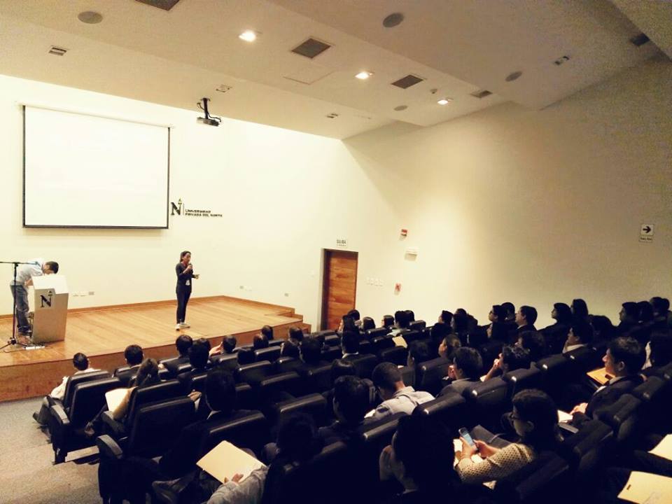 backus expone sobre su programa trainee a nuestros egresados