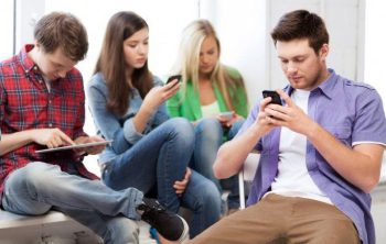 exceso de tecnología o el riesgo de convertirse en un zombi