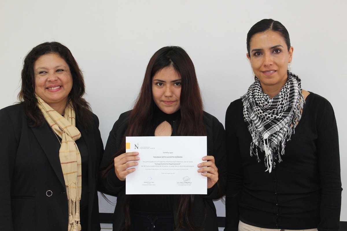 "asistimos a un curso internacional y a un gran intercambio cultural"