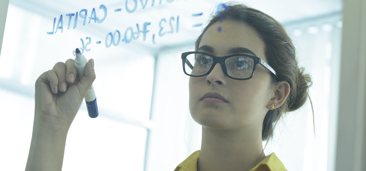 ¿Estudiar Economía o Finanzas? Conoce más sobre estas carreras y toma una decisión