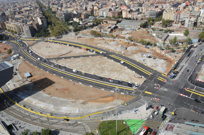 Plaza Las Glorias 2014 http://estaticos.elperiodico.com/resources/jpg/1/4/1413900461141.jpg