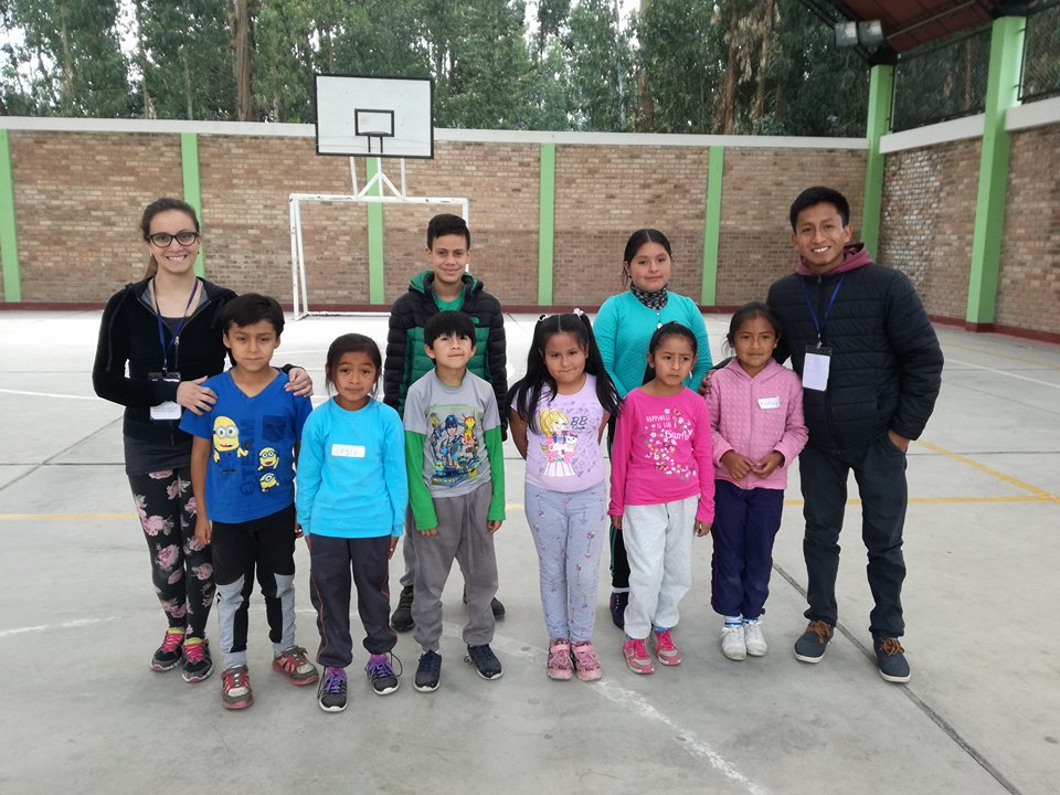 estudiantes de psicología realizan taller de psico-arte en cajamarca