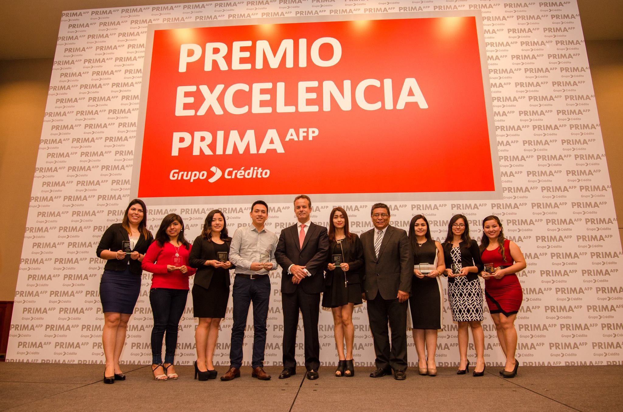 egresados upn son reconocidos con premio excelencia prima afp