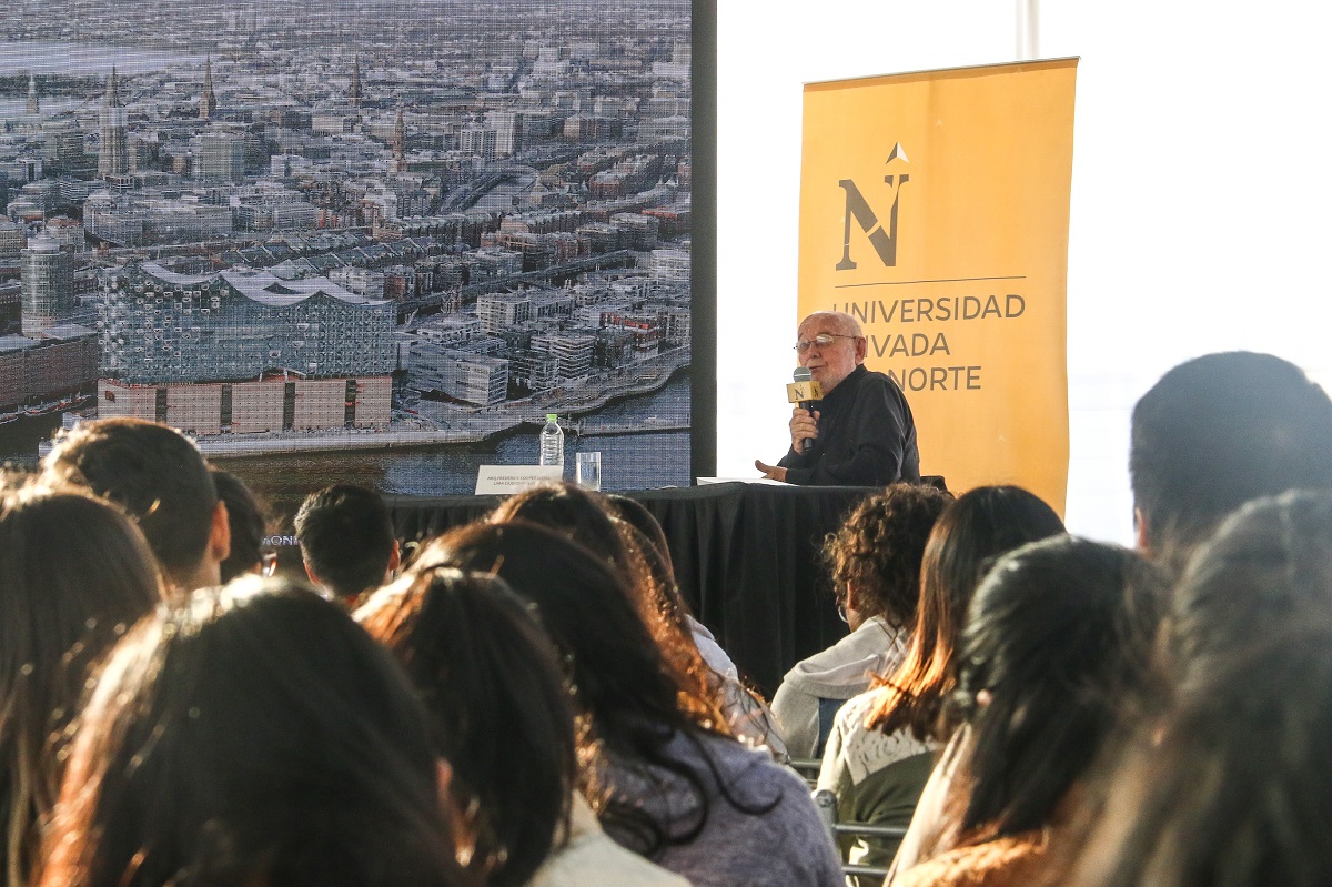 Expertos en arquitectura urbanística conversan con nuestros estudiantes