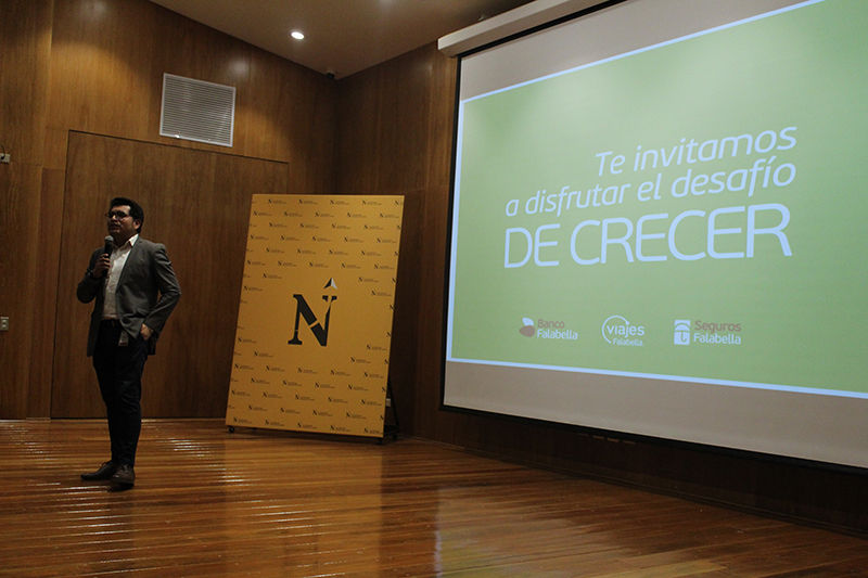 Franklin Porras considero como importante gestionar desde el primer ciclo temas de desarrollo profesional para superar un proceso de selección.