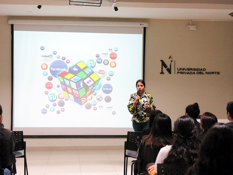 Un grupo de nuestros estudiantes se benefició con la charla de Katia Villar Ayala.
