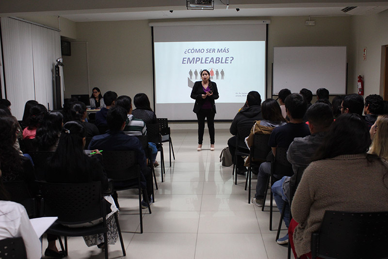 La ponente Luciana Silva explicó a nuestros estudiantes cómo ser un profesional competitivo en la actualidad.