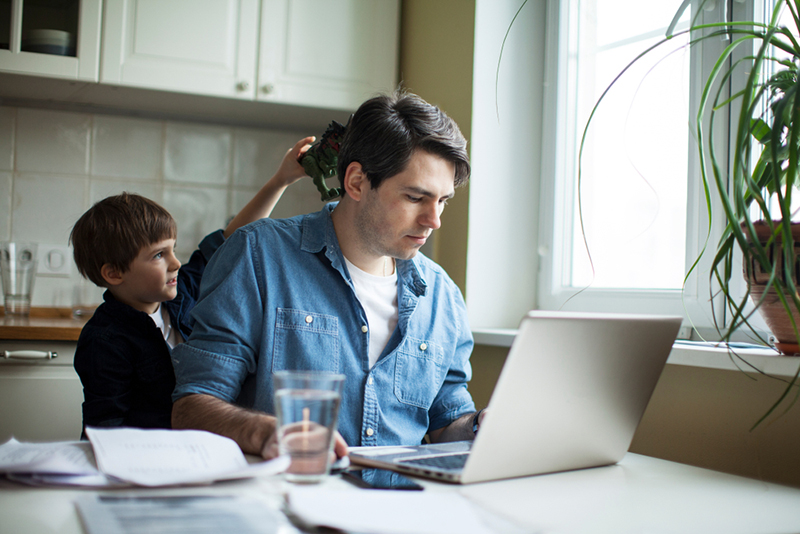 Puedes compaginar tu éxito laboral con la tranquilidad de tu familia siguiendo estos consejos.