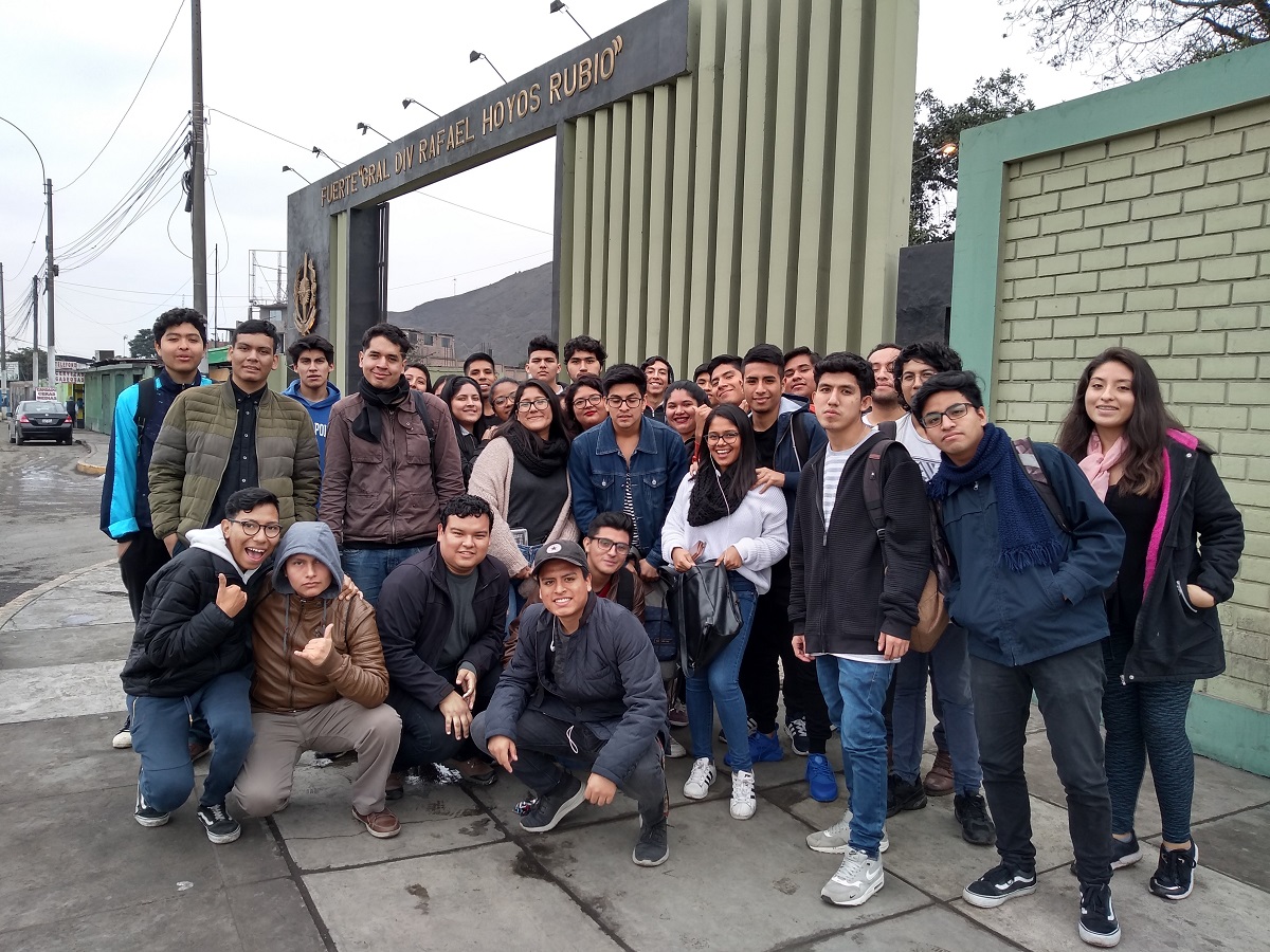 Gonzalo Iwasaki recibe a nuestros futuros comunicadores en el Ejército