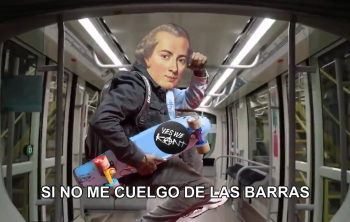 Kant se sube al tranvía en Barcelona