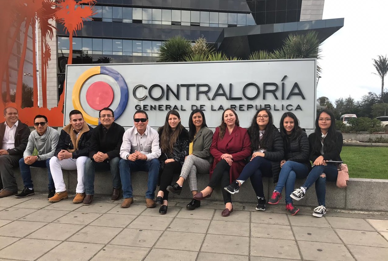 Delegación de estudiantes de Derecho realizó viaje de estudios a Colombia