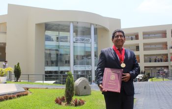 Colegio de Economistas de Trujillo reconoce a nuestro docente como “Economista Exitoso” en su IV aniversario