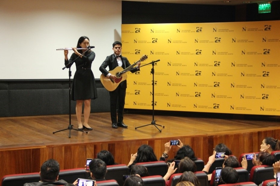 Listos para partir: ceremonia de despedida a estudiantes que realizarán intercambios internacionales el 2020-1