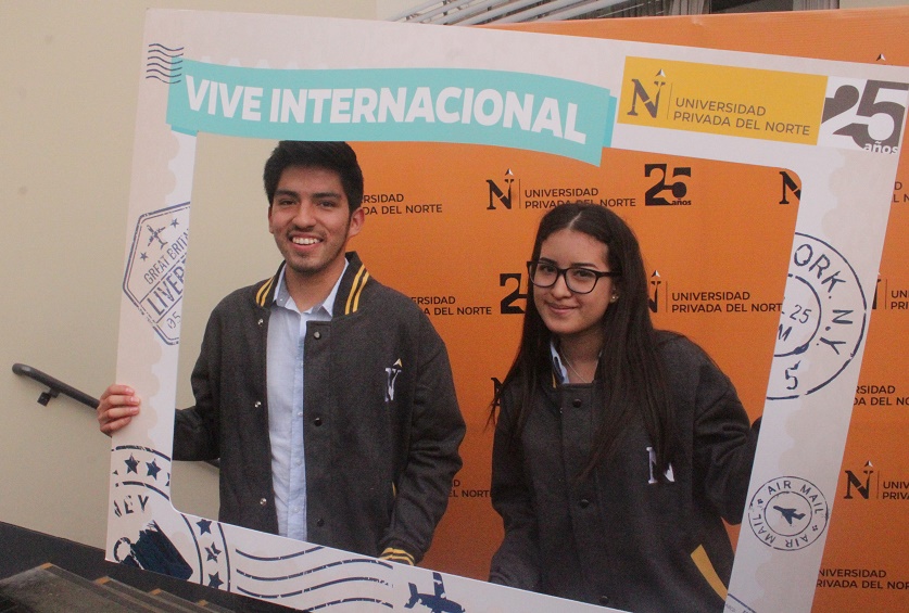 Listos para partir: ceremonia de despedida a estudiantes que realizarán intercambios internacionales el 2020-1