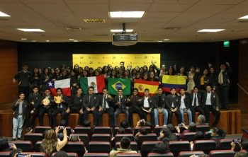 Listos para partir: ceremonia de despedida a estudiantes que realizarán intercambios internacionales el 2020-1