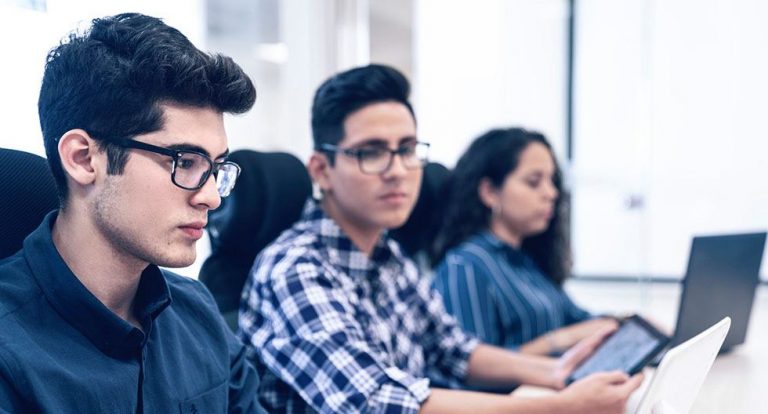 Carrera de economía y negocios internacionales: de qué trata, cuántos años dura