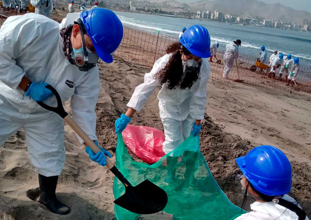 Voluntarios-UPN-limpieza-playas