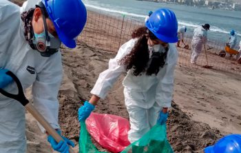 Voluntarios-UPN-limpieza-playas