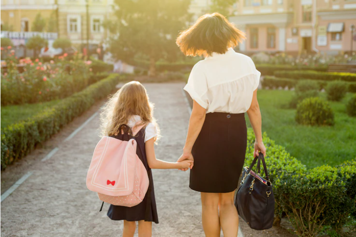 Día-de-la mujer-mamá-y-niña